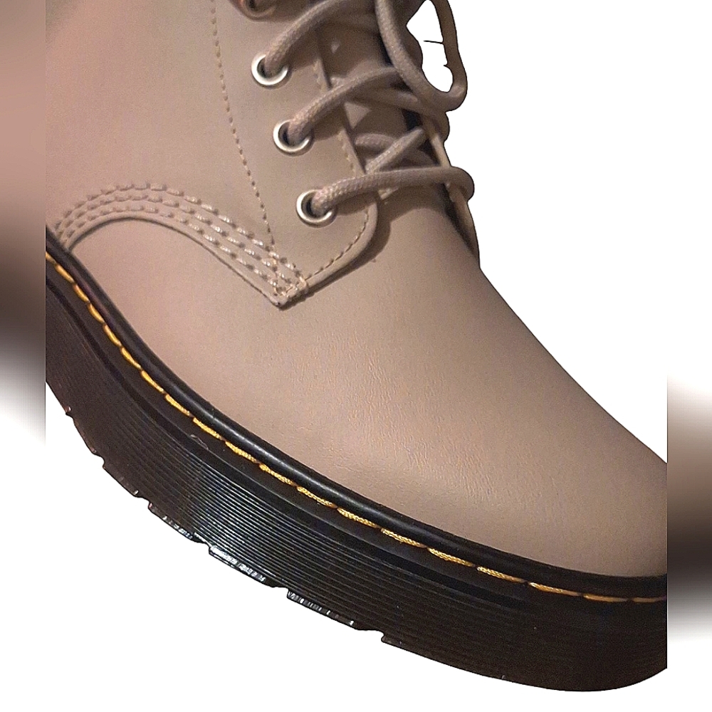 Dr. Martens Zavala Vintage Hydro LEATHER BOOTS- VINTAGE TAUPE NWT - Picture 2 of 11